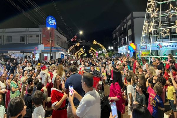 Imagem referente a notícia: Corbélia dá Início ao Natal de Luz 2025 com maior decoração já vista no Município
