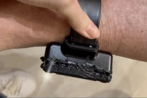 Imagem referente a notícia: Bolsonaro usou ferro de solda para tentar abrir tornozeleira; confira vídeo