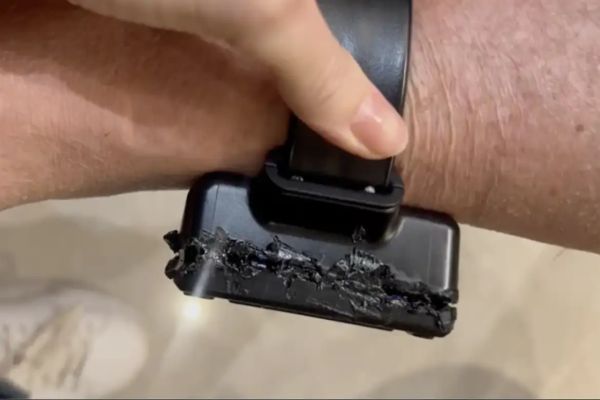 Imagem referente a notícia: Bolsonaro usou ferro de solda para tentar abrir tornozeleira; confira vídeo