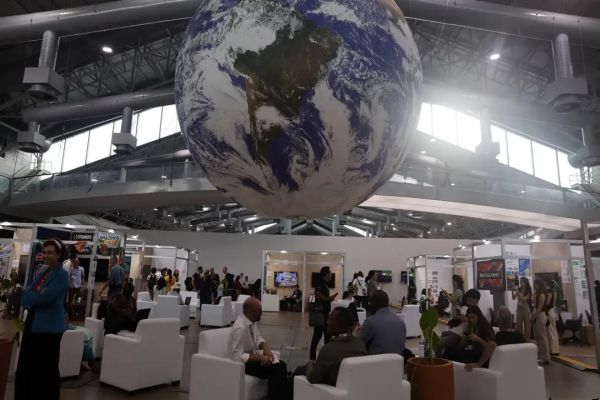 Acordo da COP30 amplia financiamento climático, mas deixa de fora combustíveis fósseis