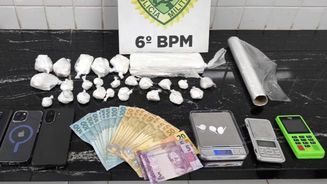Polícia Militar desarticula ponto de tráfico e apreende quase 1 kg de cocaína em Cascavel