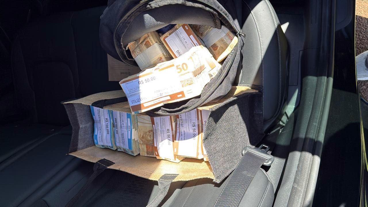 Ficco/PR apreende um milhão de reais em espécie e prende suspeito no oeste do Paraná