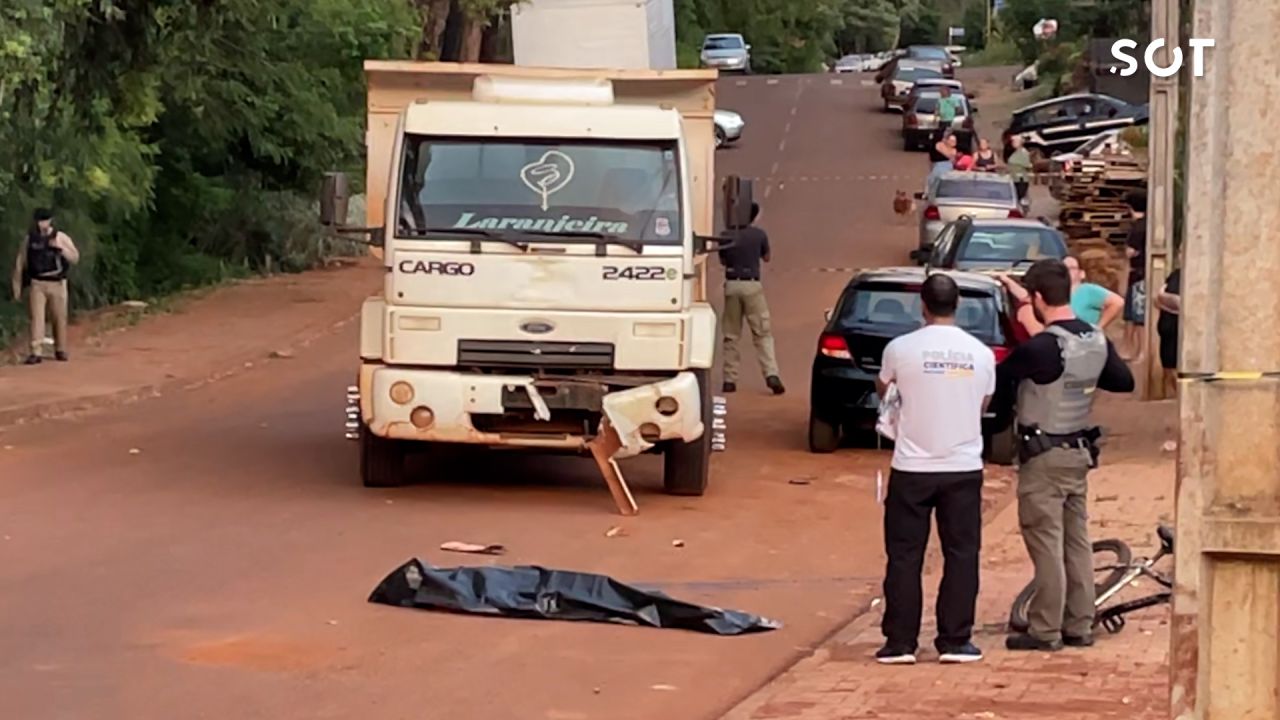 Ciclista morre após colisão com caminhão-caçamba no bairro 14 de Novembro em Cascavel
