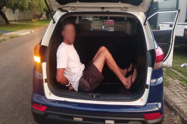 Homem com mandado de prisão é detido após tentar fugir da Guarda Municipal em Cascavel