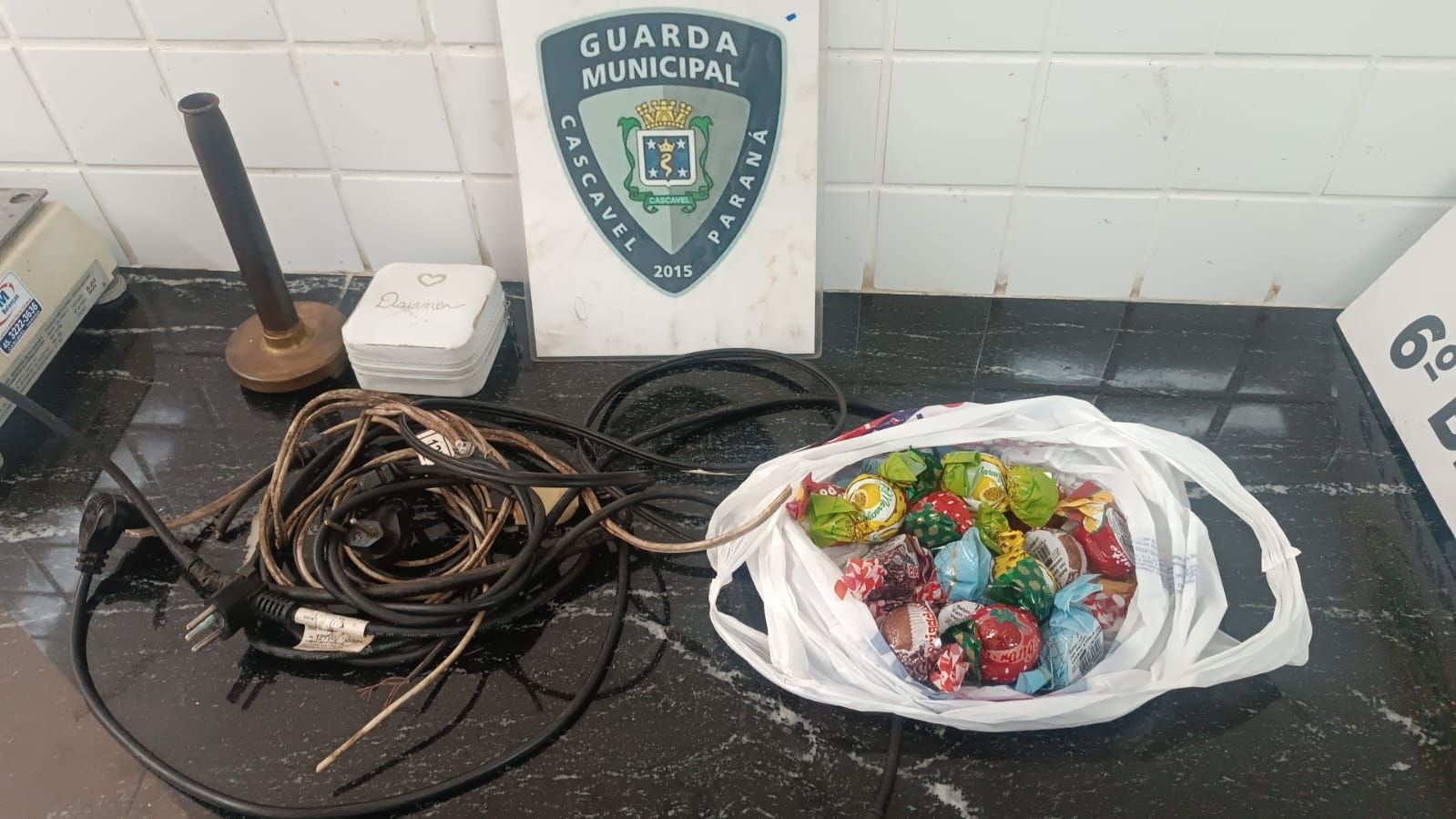 Homem é detido após invadir Escola Municipal e furtar doces no Bairro Cataratas, em Cascavel