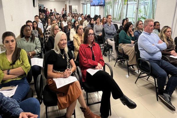 Imagem referente a notícia: Com apoio de R$ 36 milhões, Paraná amplia residência e especialização de saúde pública