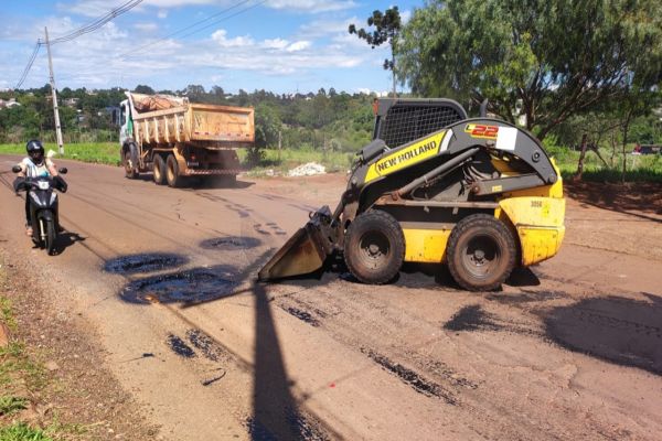 Prefeitura usa quase 300 toneladas de massa asfáltica e realiza operação tapa-buracos em bairros de Cascavel