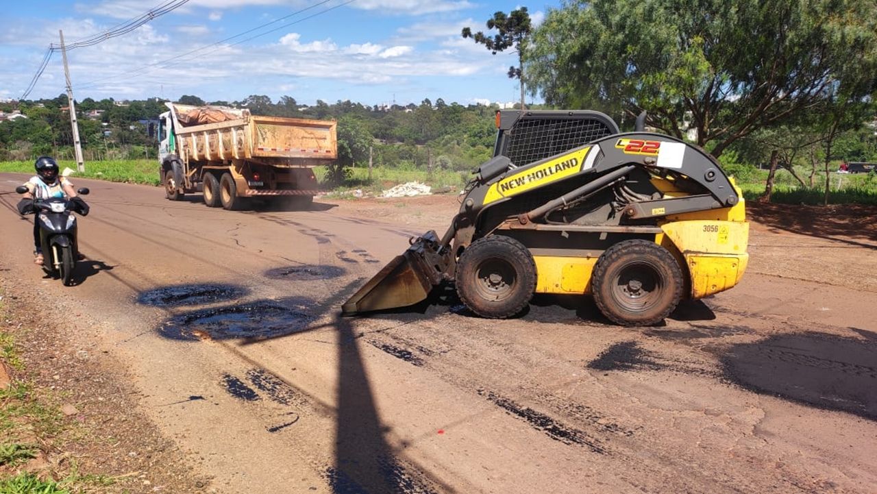 Prefeitura usa quase 300 toneladas de massa asfáltica e realiza operação tapa-buracos em bairros de Cascavel