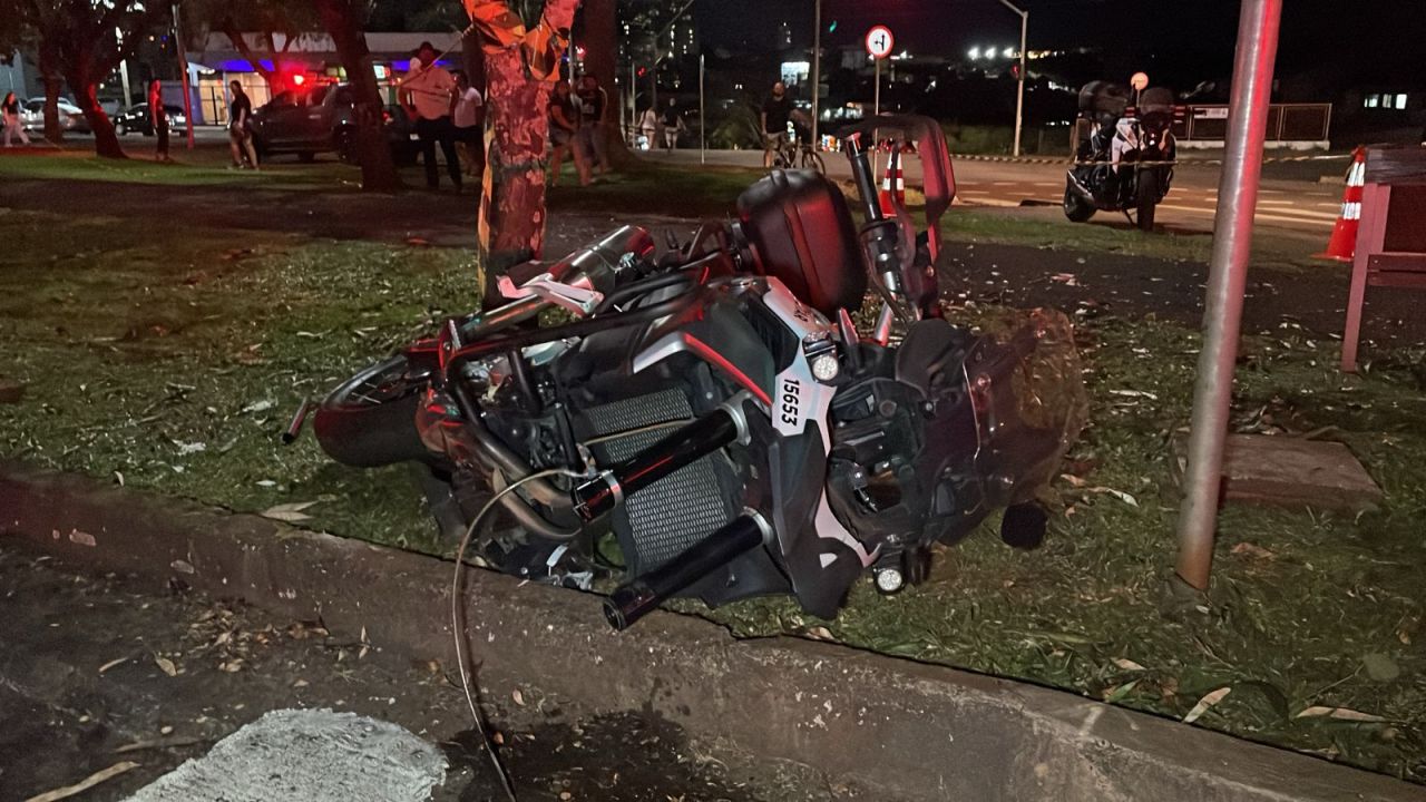 Policial Militar morre após acidente durante perseguição na Avenida Tancredo Neves em Cascavel
