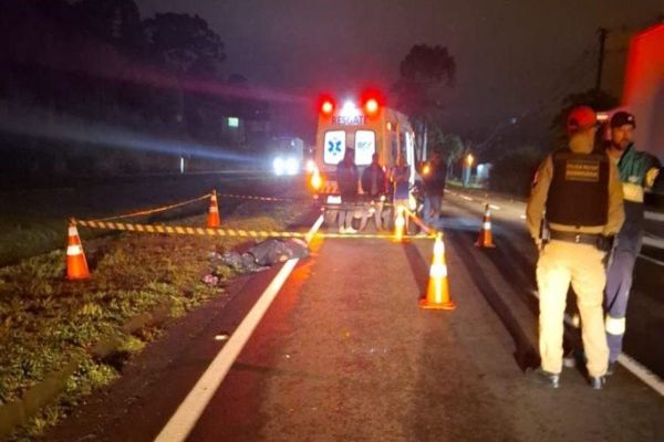 Imagem referente a notícia: Atropelamento na PR-151 deixa homem morto e mobiliza equipes de perícia nos Campos Gerais