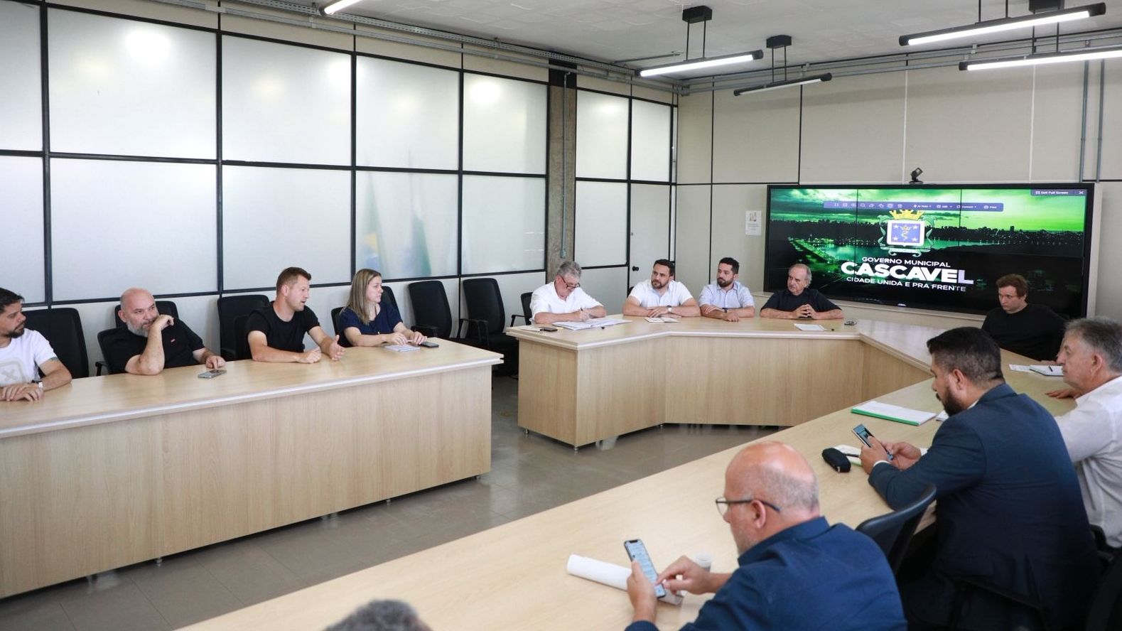 Prefeitura de Cascavel inicia estudo para estruturar terceirização da iluminação pública e aprimorar serviços urbanos