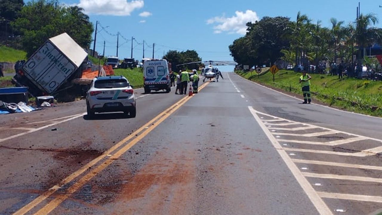 Caminhonete é atingida por caminhão em colisão na BR-369 no norte do Paraná