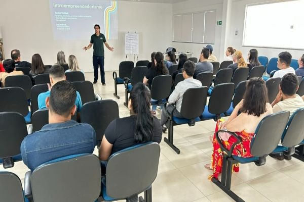 Imagem referente a notícia: Funcionários apresentam 159 ideias a melhorias em frigorífico de suínos