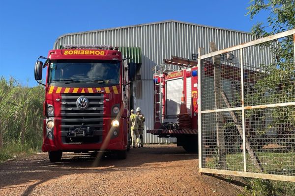 Incêndio é registrado em esteira do Ecoponto do Bairro Brasília em Cascavel