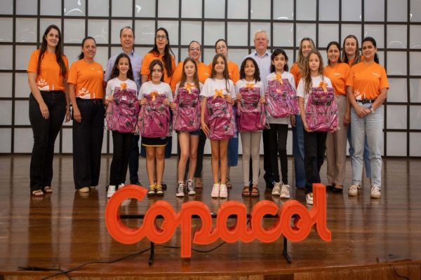 Copacol comemora 20 anos do Escola no Campo com premiação de alunos destaques
