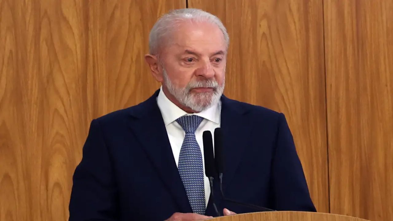 Lula comenta prisão de Jair Bolsonaro: "Lição de democracia”