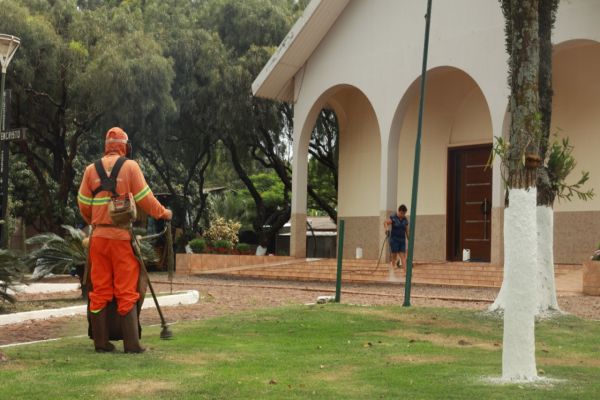 Força-tarefa realiza serviços de limpeza à revitalização no distrito de Espigão Azul