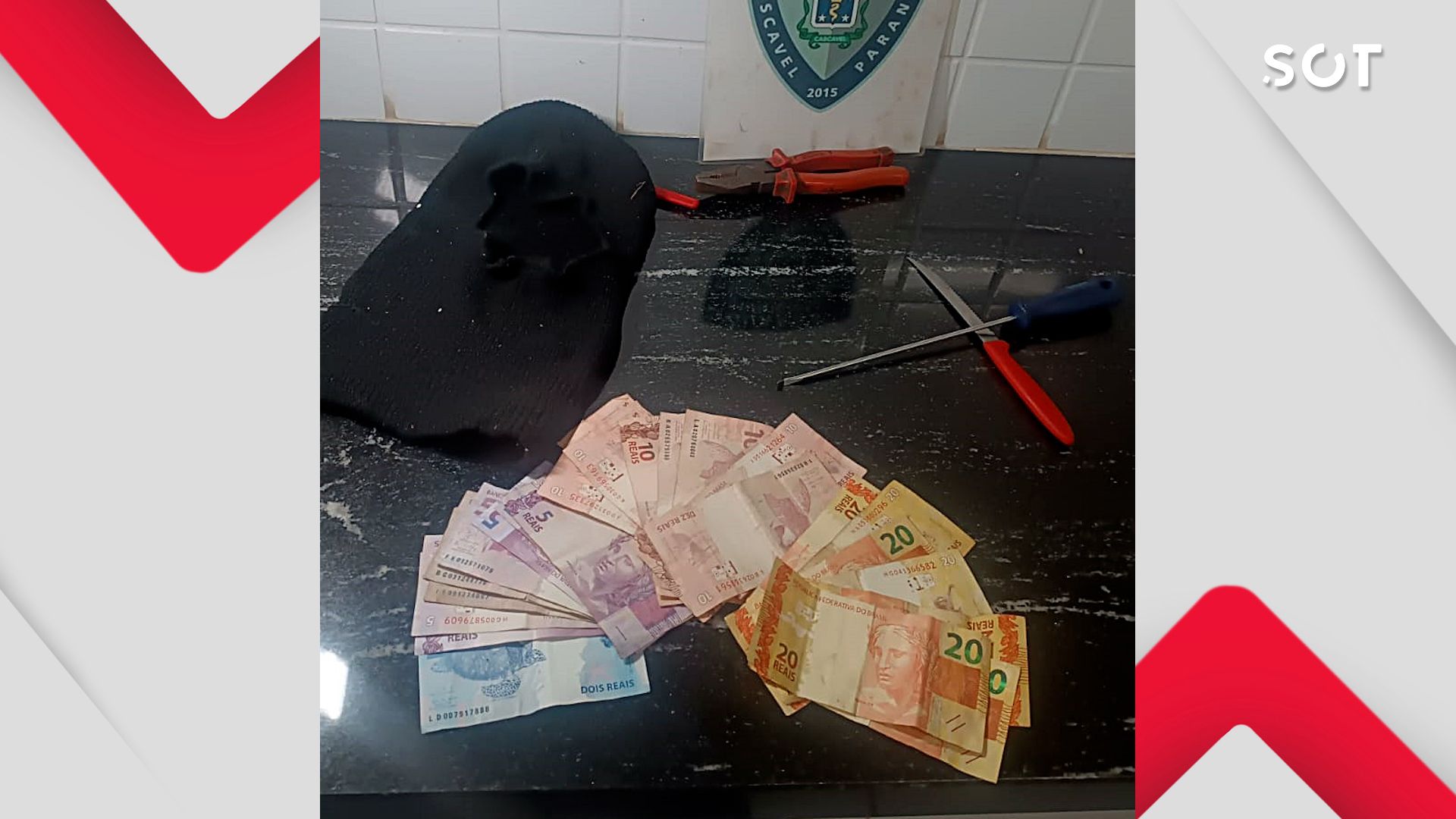 Homem é detido pela GM após roubo em farmácia no Centro de Cascavel