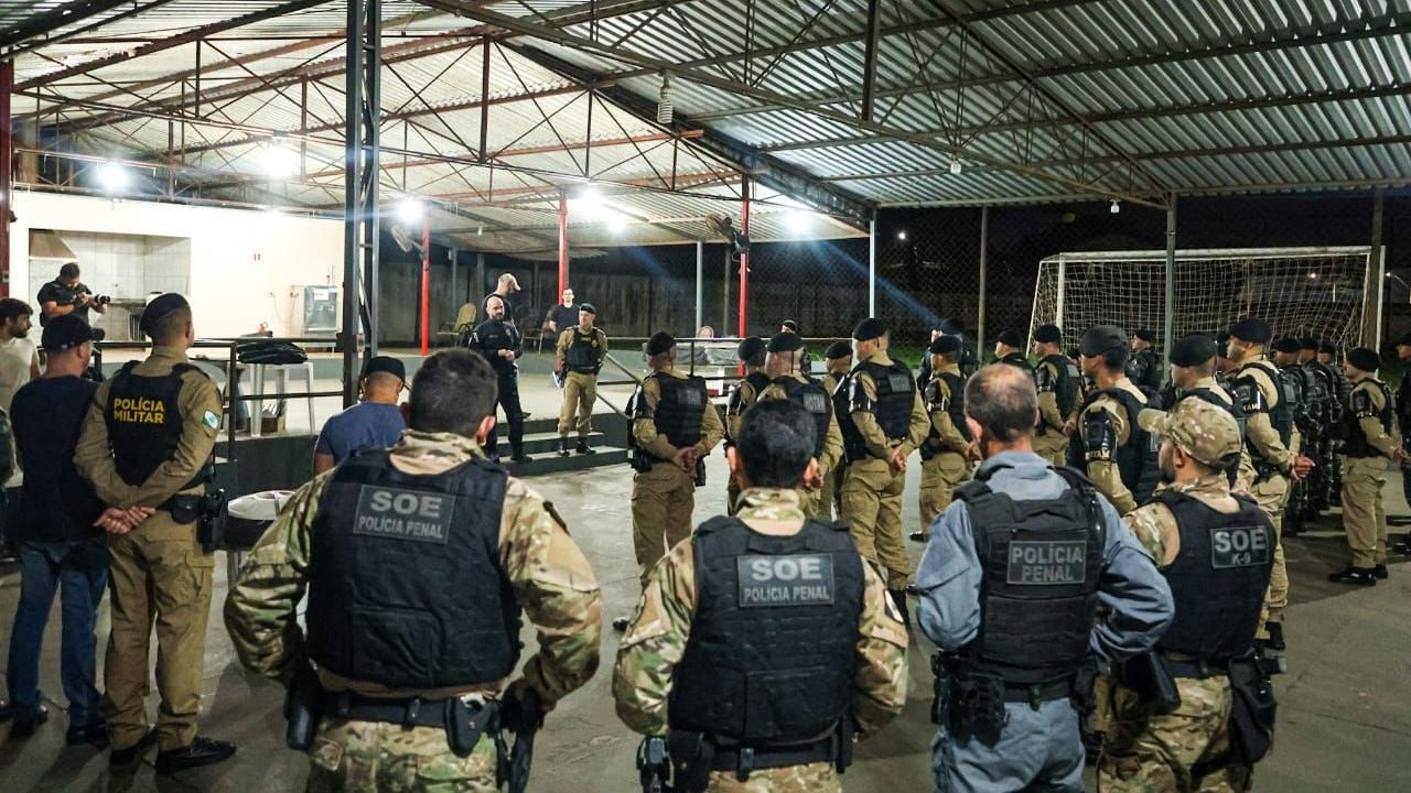 Polícias do Paraná cumprem 109 mandados contra organização que movimentava 1,5 tonelada de drogas por mês