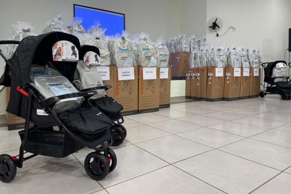 Estado entrega mais 607 kits para bebês; 2,2 mil famílias já foram contempladas