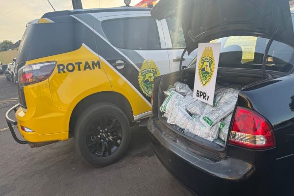 Corsa rebaixado e em alta velocidade é abordado pela PRE com carga de agrotóxicos contrabandeados na BR-163