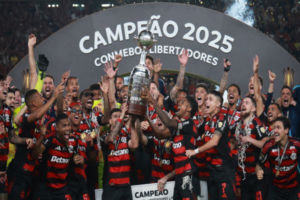 Imagem referente a notícia: Flamengo vence Palmeiras e vira 1º brasileiro tetra da Libertadores