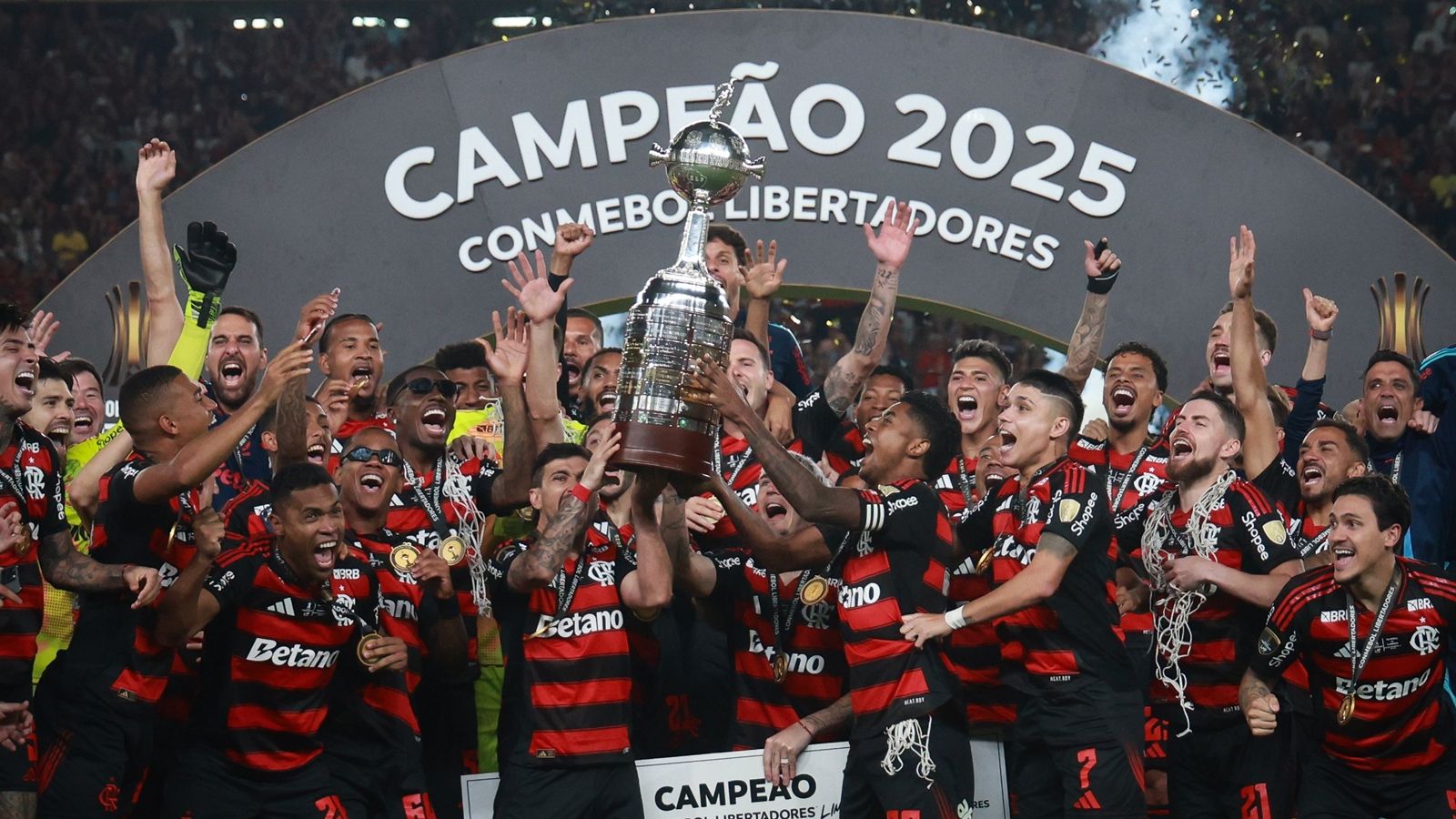 Flamengo vence Palmeiras e vira 1º brasileiro tetra da Libertadores