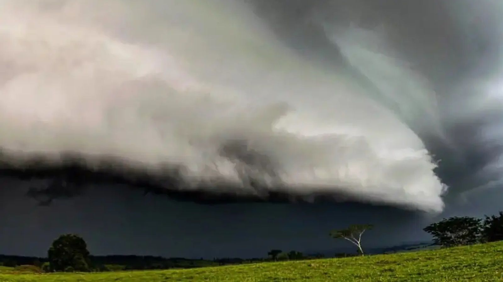 INMET emite alerta de tempestade com risco de granizo e ventos de até 100 km/h no Paraná e Sul do País