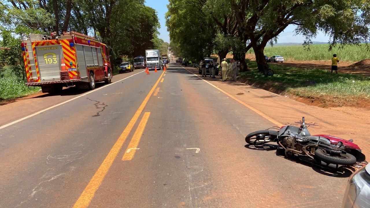 PRF atende colisão grave entre caminhão e motocicleta na BR-369