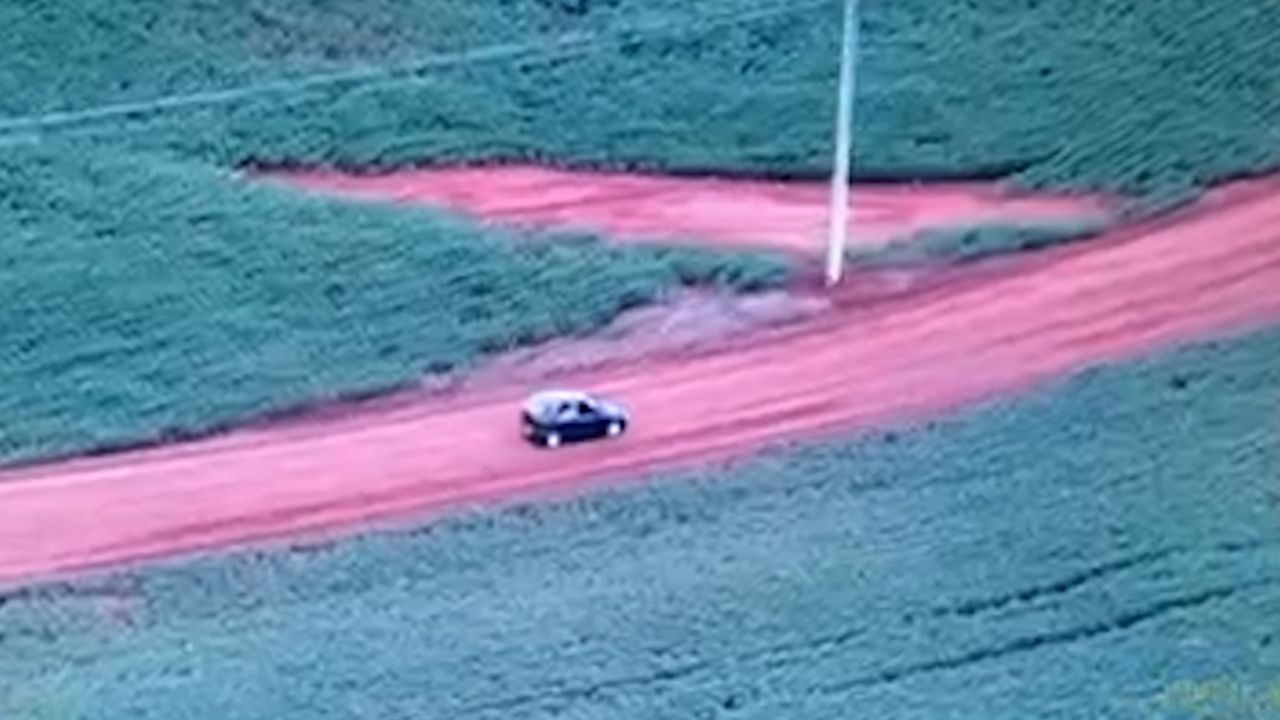 Palio recheado de cigarros é interceptado pelo Falcão 12 na área rural de Cascavel