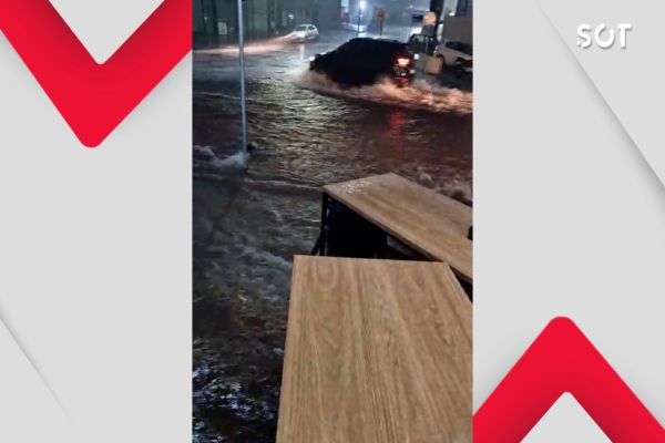 Imagem referente a notícia: Temporal intenso transforma Ruas de Cascavel em rios e acende alerta de perigo
