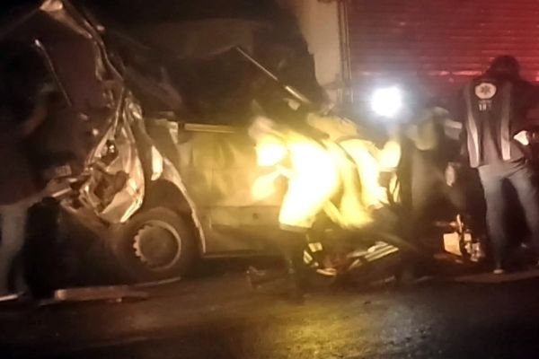 Imagem referente a notícia: Tragédia na Serra da Esperança: Rodovia fica em caos total após colisão de grande proporção