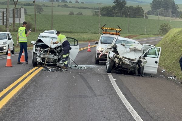 Imagem referente a notícia: Tragédia: Mãe e Filho morrem em violenta colisão frontal na BR-277, no Oeste do Paraná
