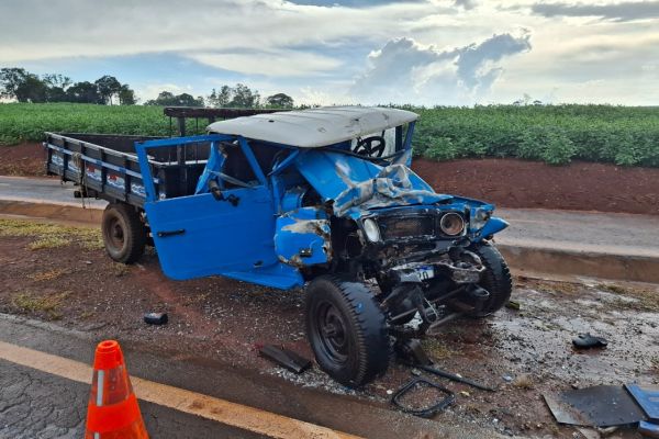 Colisão frontal deixa idoso gravemente ferido na PR-495 em Santa Helena