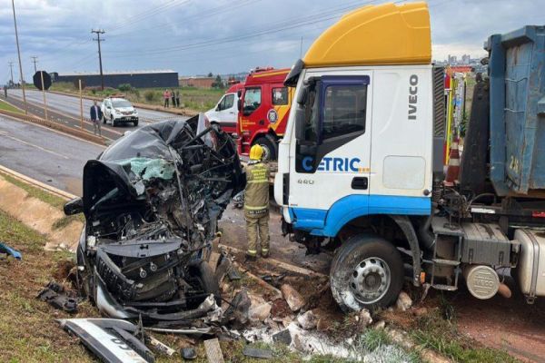 Colisão devastadora na BR-277 deixa um morto, criança em estado grave e mobiliza grande operação de resgate