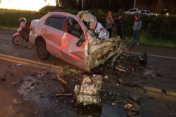 Imagem referente a notícia: Homem morre e outras duas pessoas ficam em estado gravíssimo após acidente de trânsito na BR-369, em Cascavel