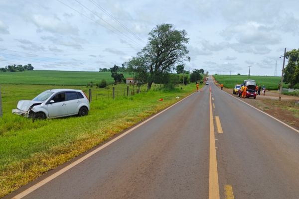 Imagem referente a notícia: Batida traseira entre dois veículos é registrada na PR-488, entre Diamante d’Oeste e Santa Helena