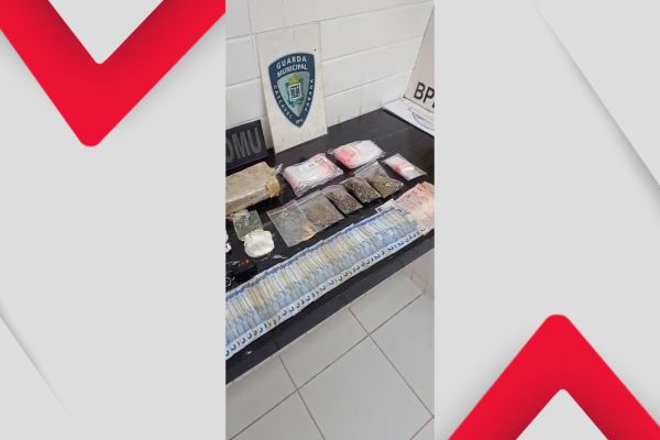 Imagem referente a notícia: Jovens são detidos com drogas, balanças e munições em ação da Guarda Municipal no bairro Cascavel Velho