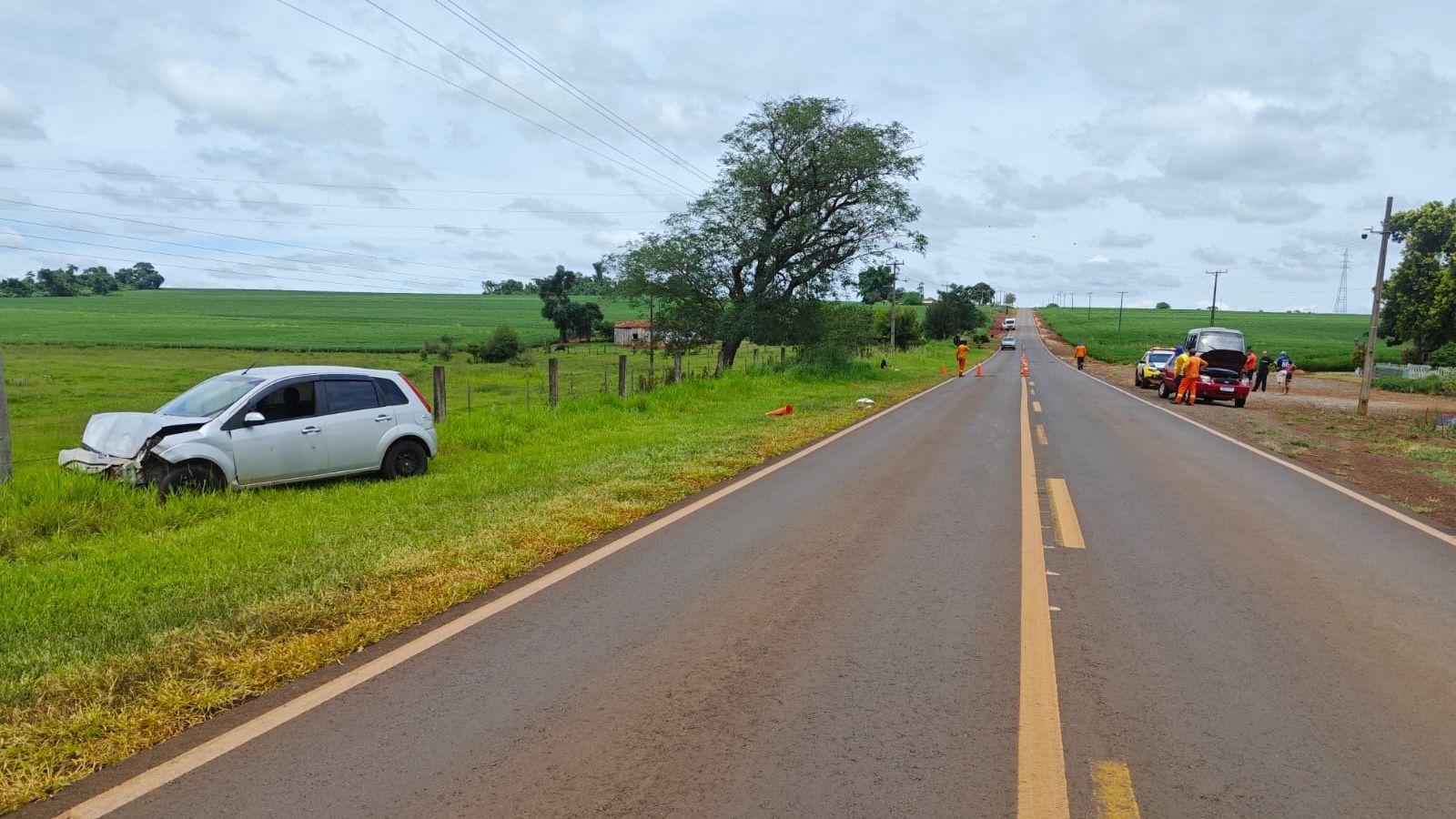 Batida traseira entre dois veículos é registrada na PR-488, entre Diamante d’Oeste e Santa Helena