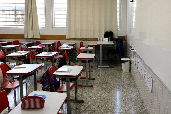 Imagem referente a notícia: Falta de profissionais em escolas e Cmeis de Cascavel acende alerta para o ano letivo de 2026