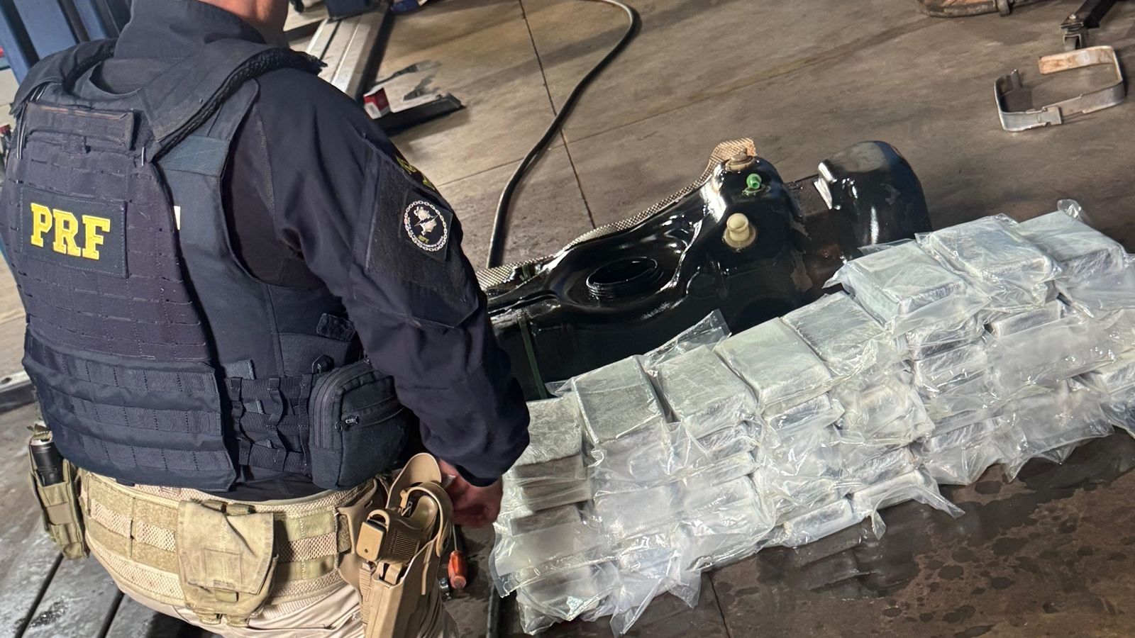 PRF encontra mais de 50 Kg de cocaína escondidos em caminhonete no Interior do Paraná