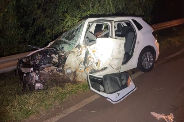 Imagem referente a notícia: Violenta colisão deixa três feridos e destrói veículo na BR-369 em Corbélia