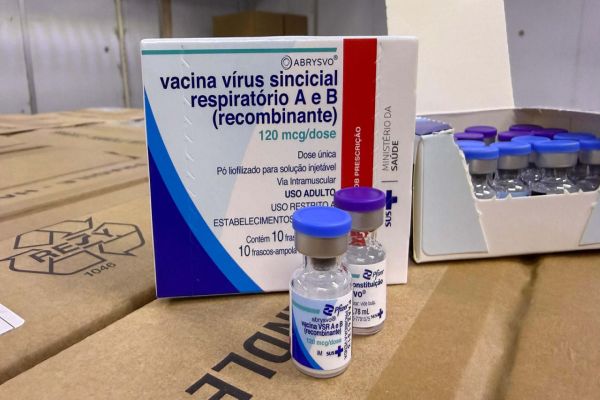 Paraná recebe primeiras vacinas contra o vírus sincicial respiratório para gestantes