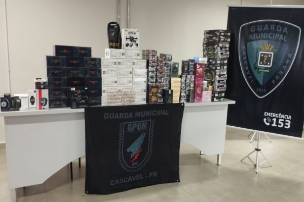 GPOM flagra mercadorias suspeitas e detém casal na rodoviária de Cascavel