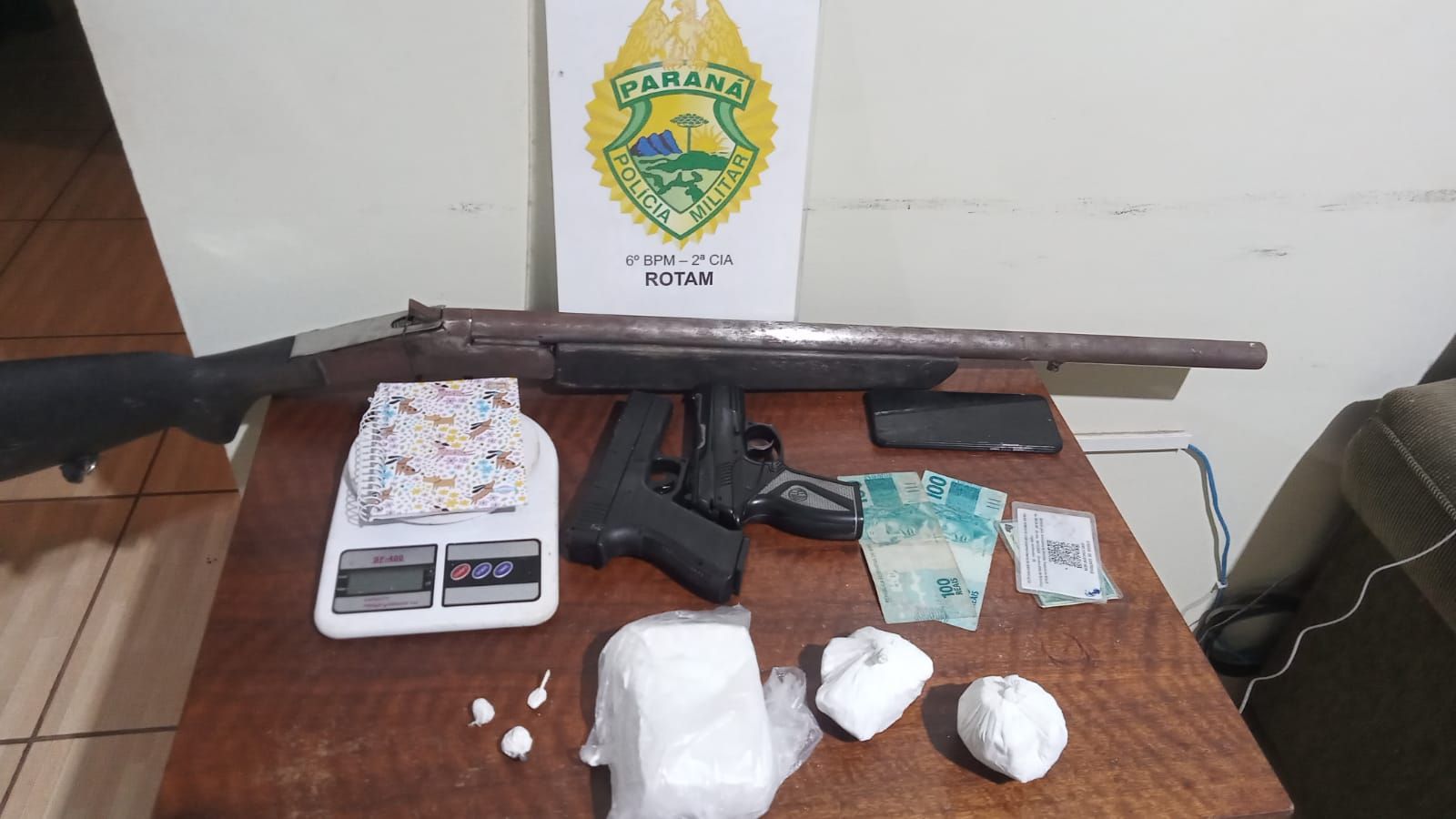 PM estoura esconderijo e apreende armas e quase meio quilo de cocaína em Ibema