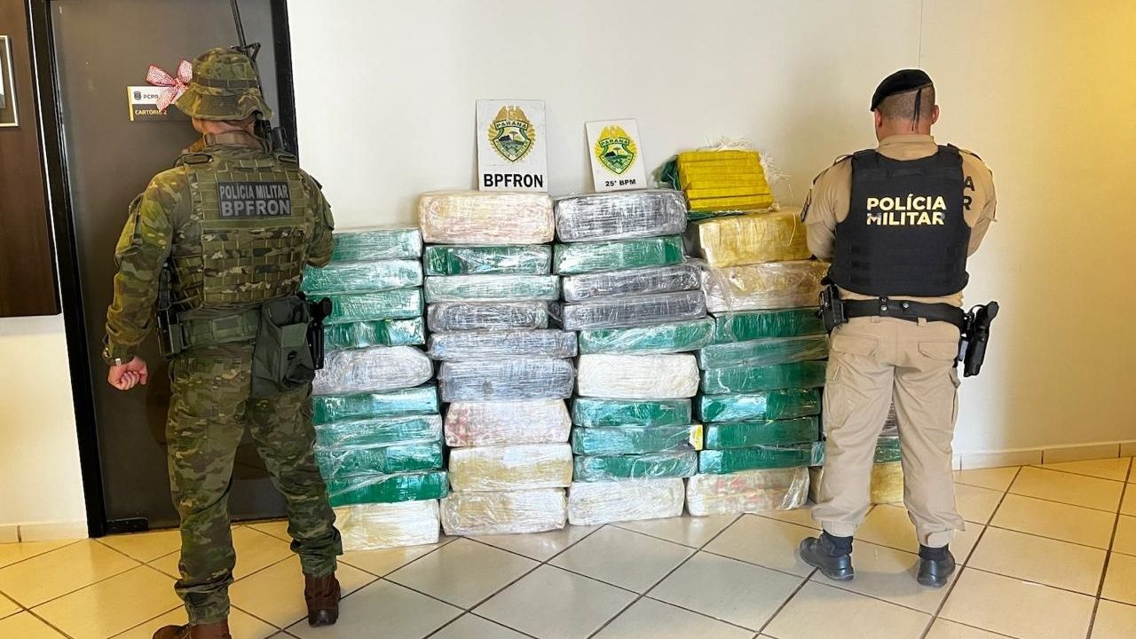 PMPR apreende mais de 700 quilos de maconha e recupera caminhonete no noroeste do Paraná