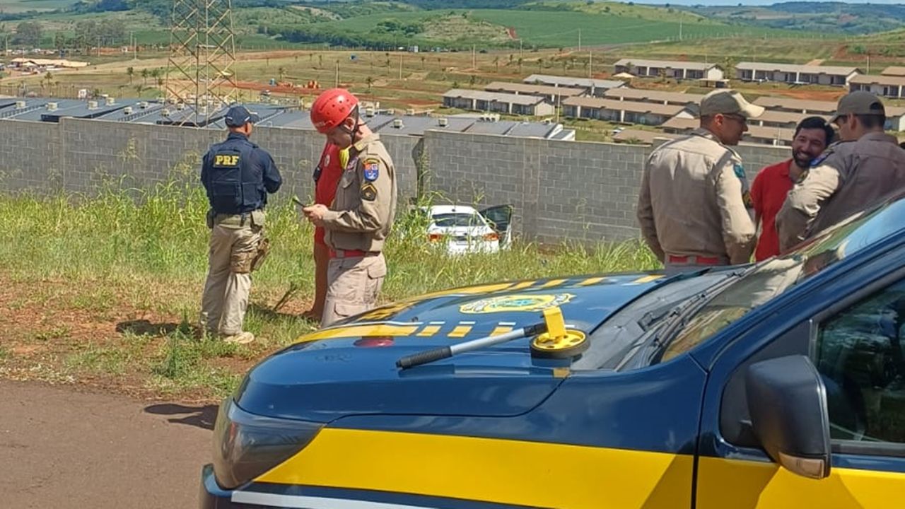 Mulher 38 anos morre após colidir automóvel contra muro de resort  na BR-369 no norte do Paraná