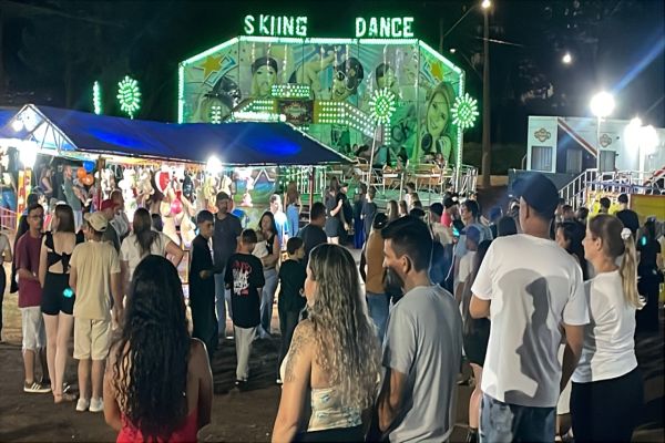 Expobélia 2025 explode em energia na abertura e arrasta multidões em Corbélia