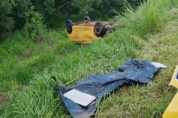 Imagem referente a notícia: Homem morre e outro fica gravemente ferido após capotamento na BR-369, em Cascavel