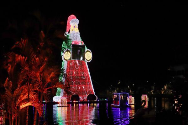 Imagem referente a notícia: Maior Papai Noel do mundo fica no Paraná
